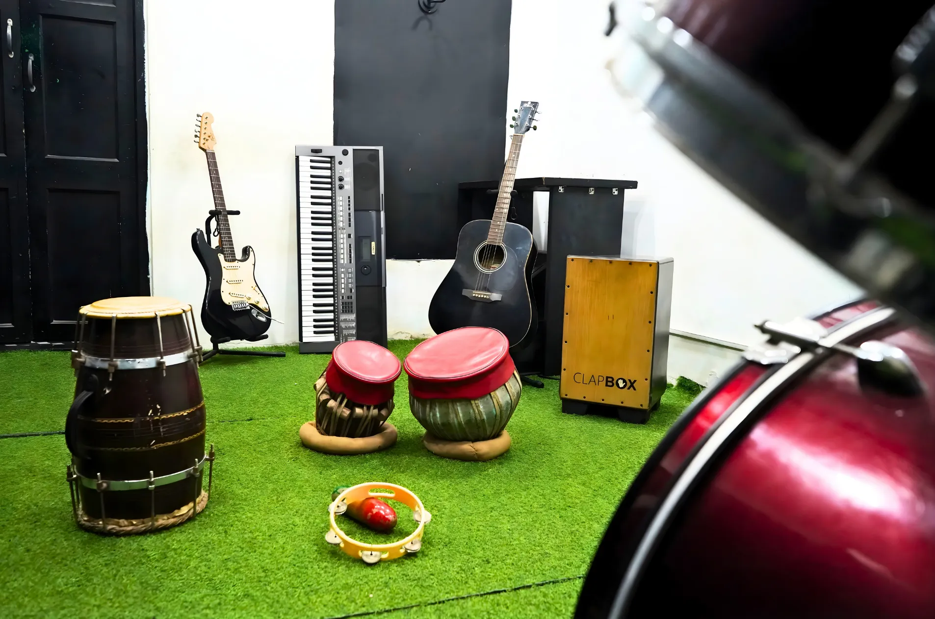 Guitar amplifiers and musical instruments in the jamming space